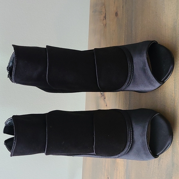 New no Box. Shoe Dazzle Jojo Peep Toe Bootie. Size 9. - Picture 2 of 5